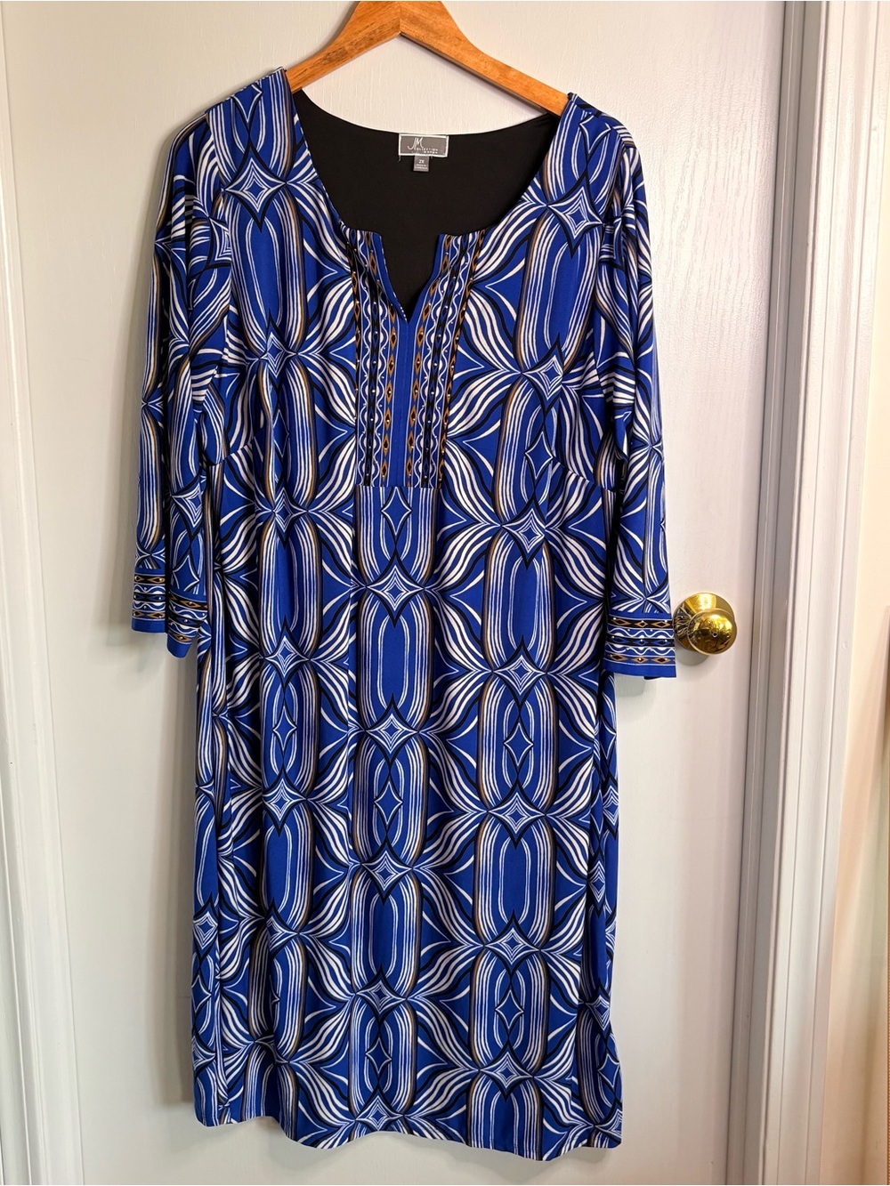 JM Collection Sz 2X Shift Dress Slit Neck 3/4 Sleeve Knee Geometric Small Studs